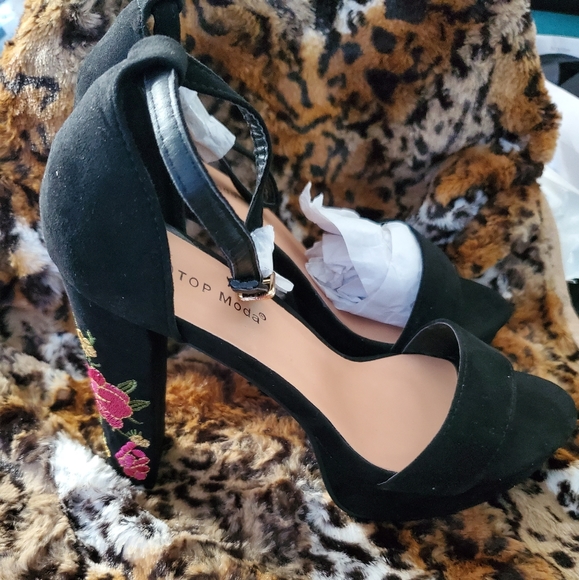 Heels - Picture 2 of 2